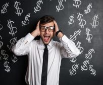 Colaborador com dúvidas em questão de informações referentes a estratégia de pricing